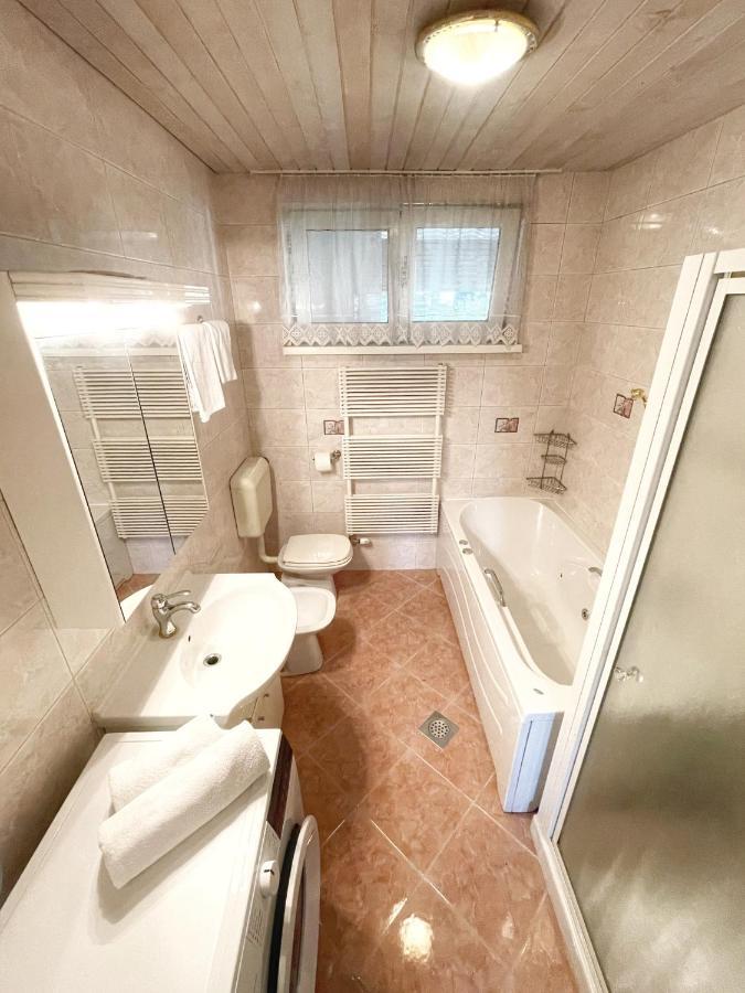 Papas Apartment Лешче Экстерьер фото