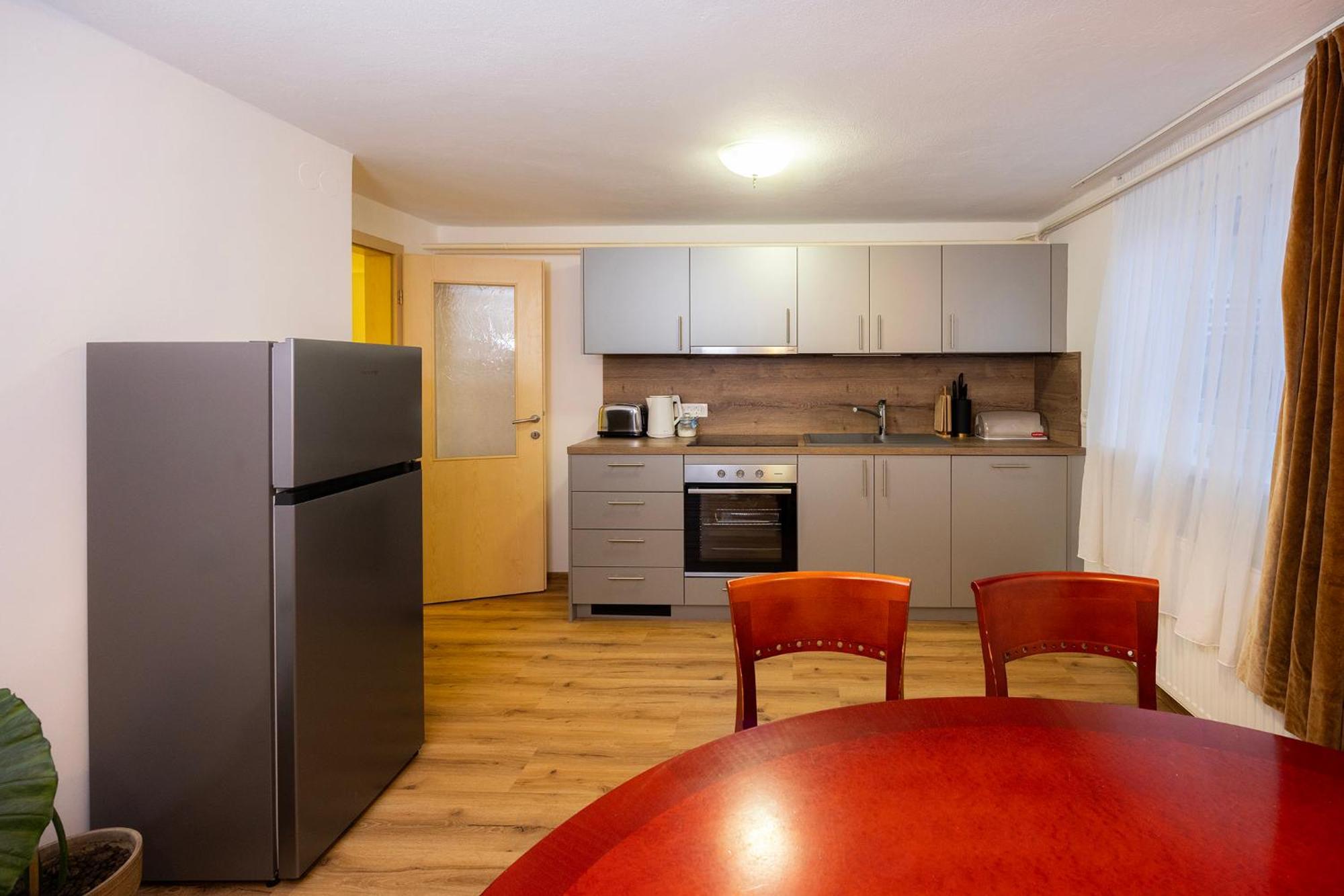 Papas Apartment Лешче Экстерьер фото