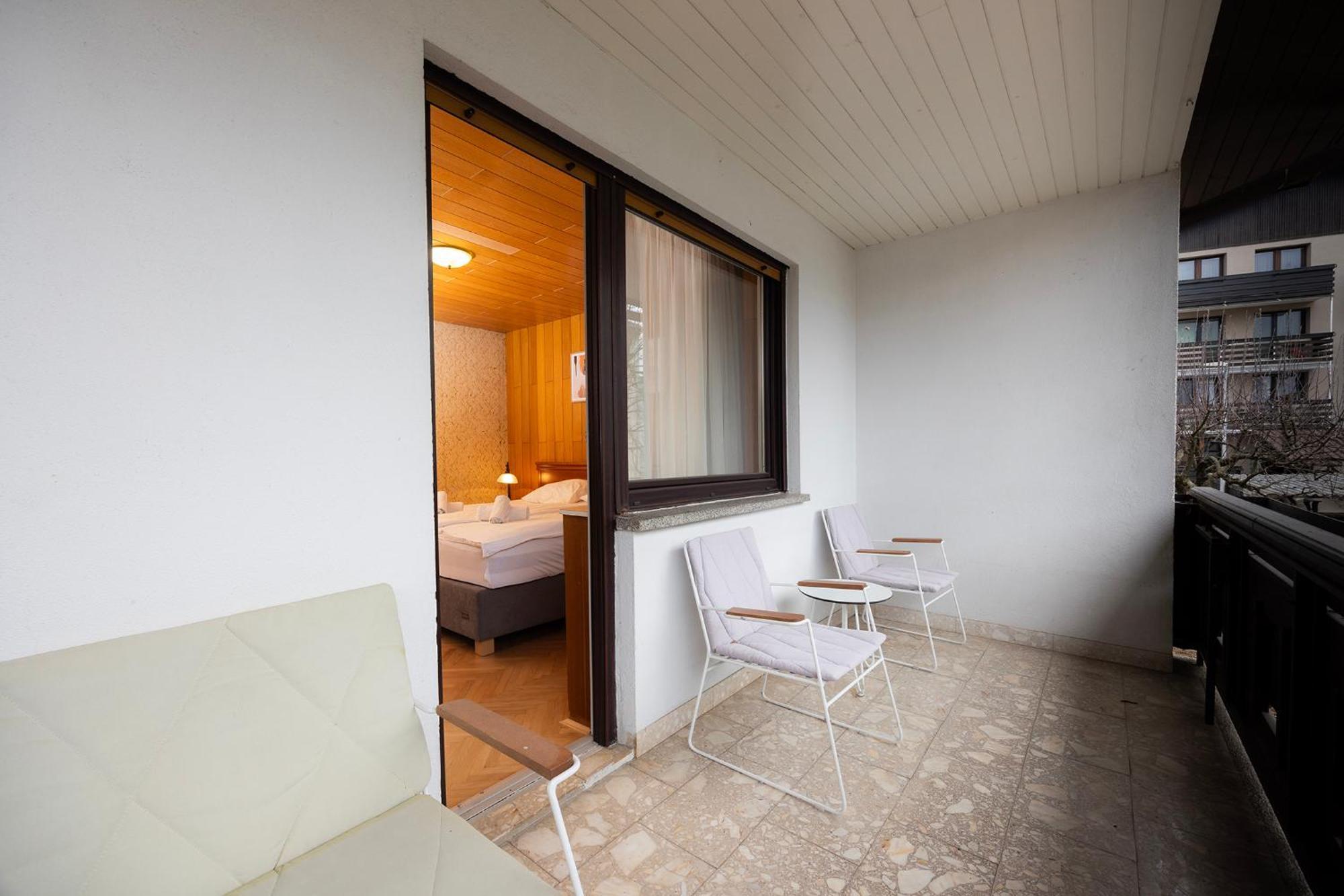 Papas Apartment Лешче Экстерьер фото