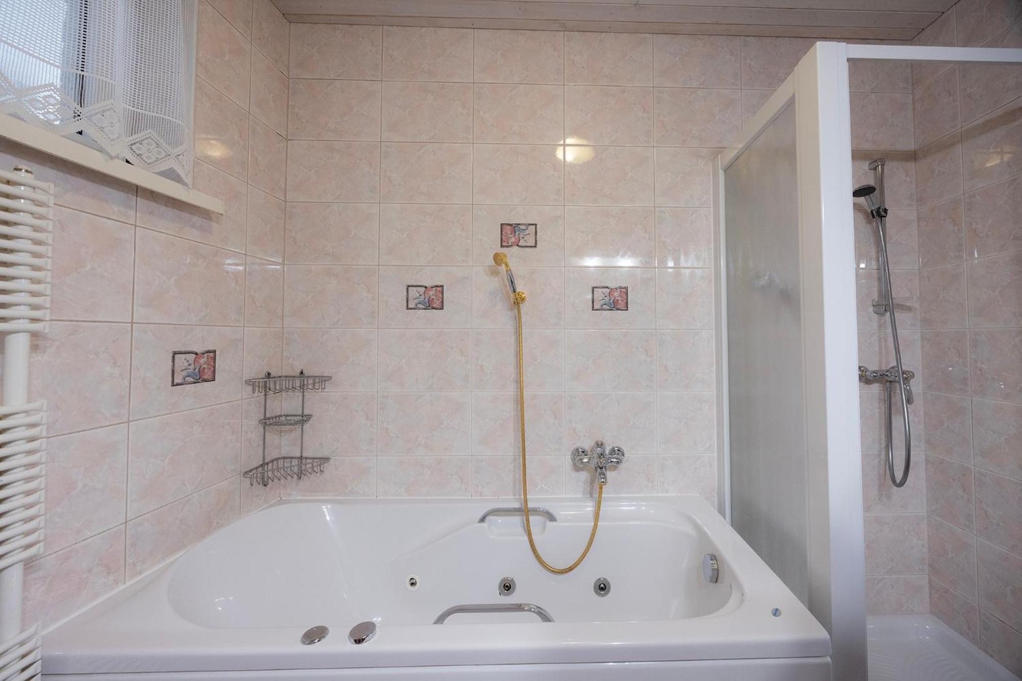 Papas Apartment Лешче Экстерьер фото