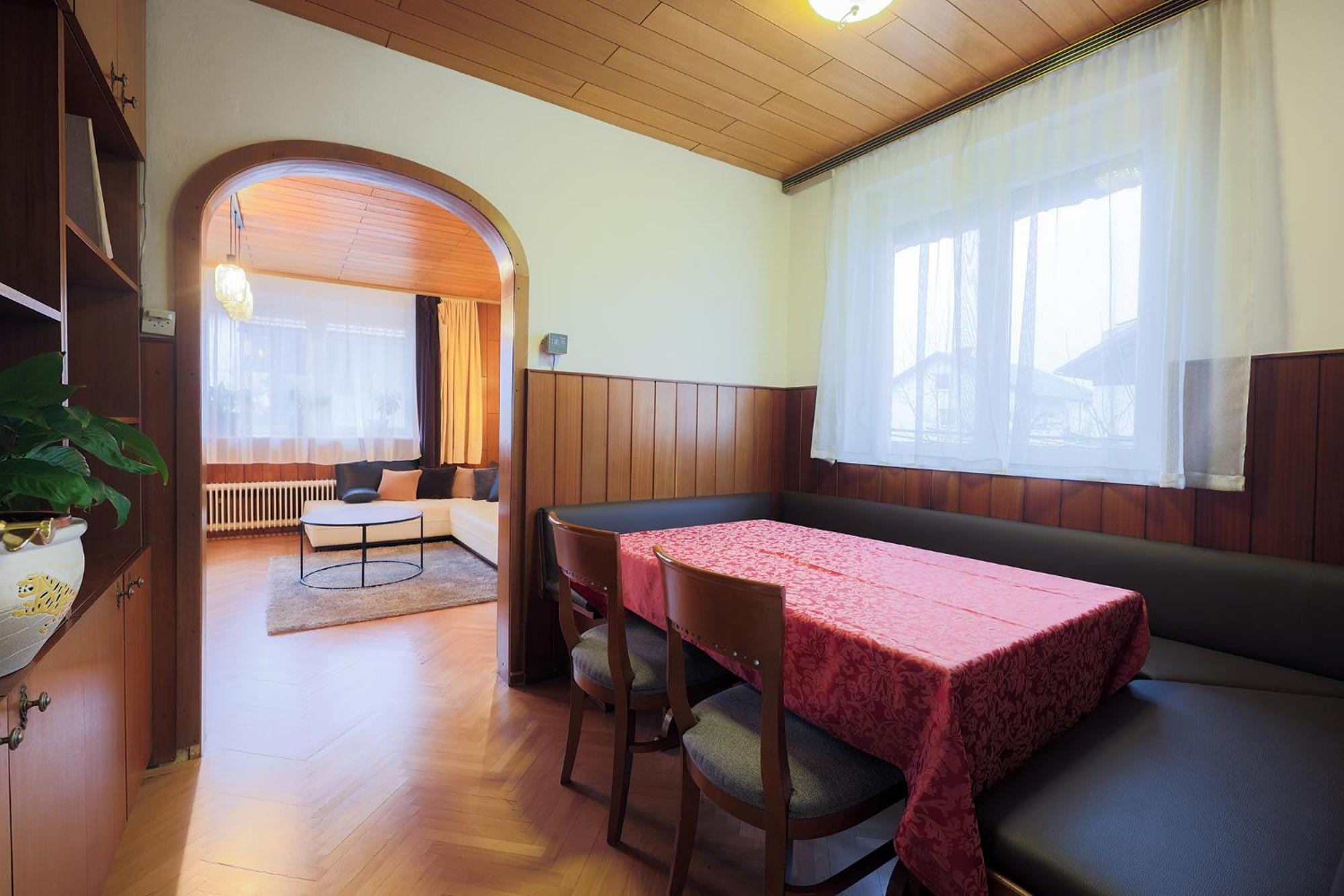 Papas Apartment Лешче Экстерьер фото