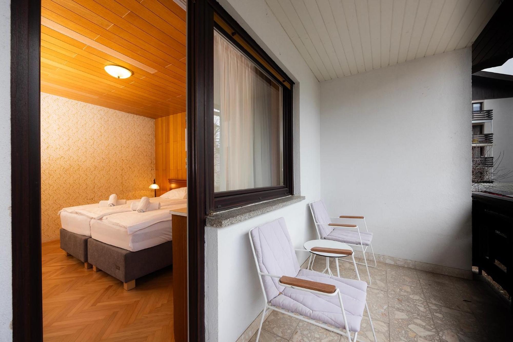 Papas Apartment Лешче Экстерьер фото