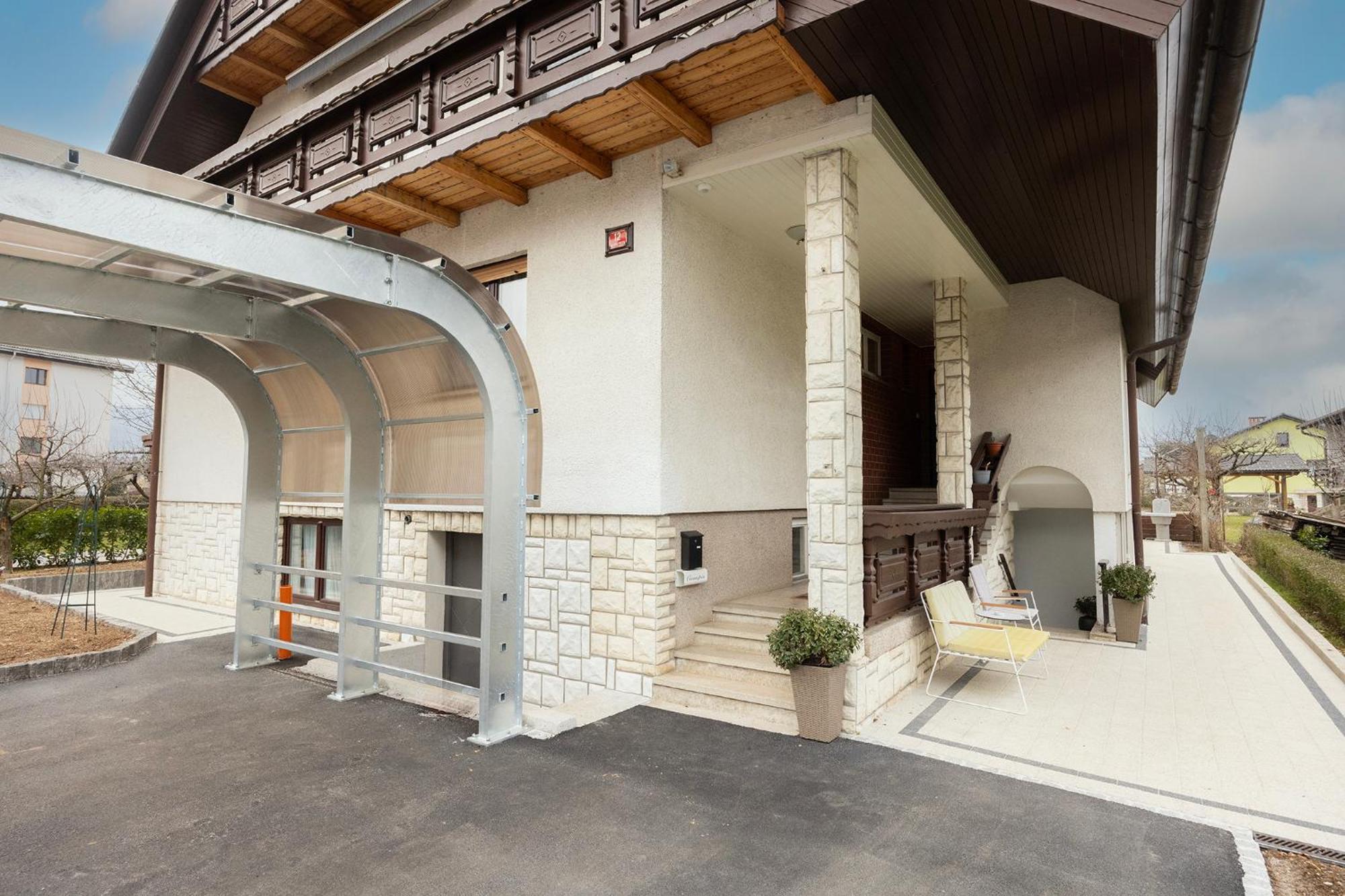 Papas Apartment Лешче Экстерьер фото